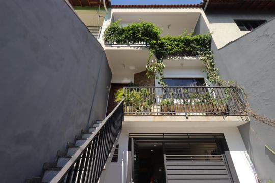 Fachada de casa à venda com 3 quartos, 234m² em Jardim Las Vegas, Santo André