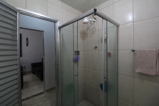 Banheiro de casa de condomínio para alugar com 2 quartos, 168m² em Tanque, Rio de Janeiro