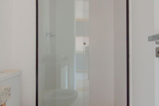 Banheiro de kitnet/studio para alugar com 1 quarto, 29m² em Vila Dom Pedro I, São Paulo
