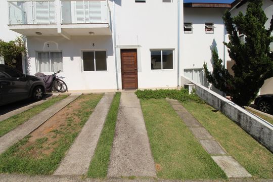 Fachada de casa de condomínio para alugar com 2 quartos, 84m² em Chácaras São José, São José dos Campos