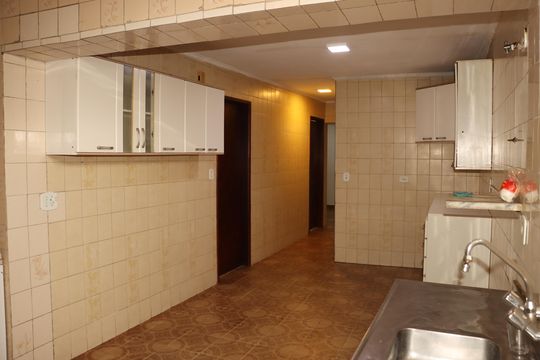 Cozinha de casa para alugar com 3 quartos, 126m² em Vila Margarida, São Paulo
