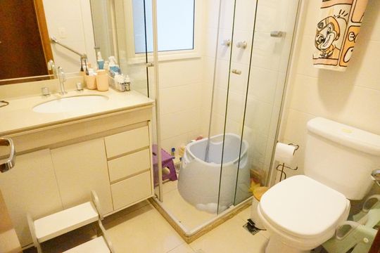 Banheiro da Suíte 2 de apartamento à venda com 3 quartos, 100m² em Residencial Tambore Iii, Santana de Parnaíba