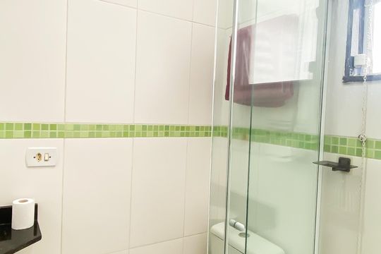 Banheiro da Suíte 2 de casa de condomínio à venda com 2 quartos, 131m² em Vila Granada, São Paulo