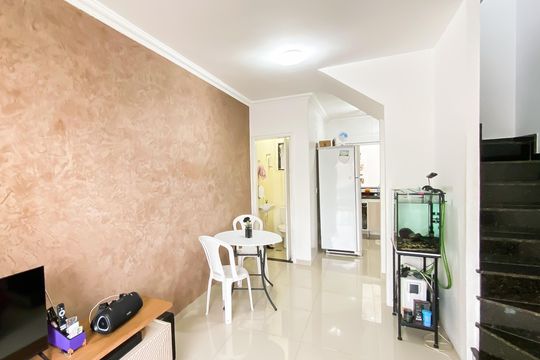 Sala de casa de condomínio à venda com 2 quartos, 131m² em Vila Granada, São Paulo