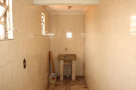 Área de serviço de casa para alugar com 1 quarto, 80m² em Vila Margarida, São Paulo