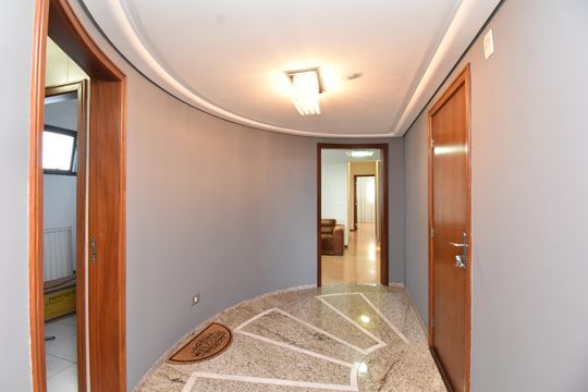 Hall de entrada de apartamento para alugar com 3 quartos, 249m² em Cristo Rei, Curitiba