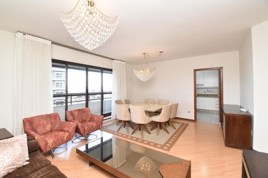 Apartamento para alugar com 3 quartos, 249m² em Cristo Rei, Curitiba