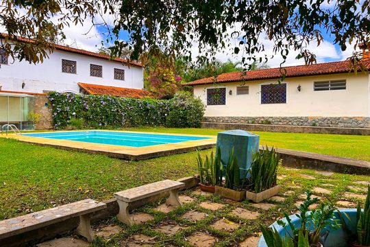 Casa à venda com 3 quartos, 6950m² em Pampulha, Belo Horizonte