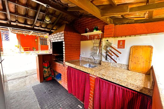 Casa à venda com 3 quartos, 6950m² em Pampulha, Belo Horizonte