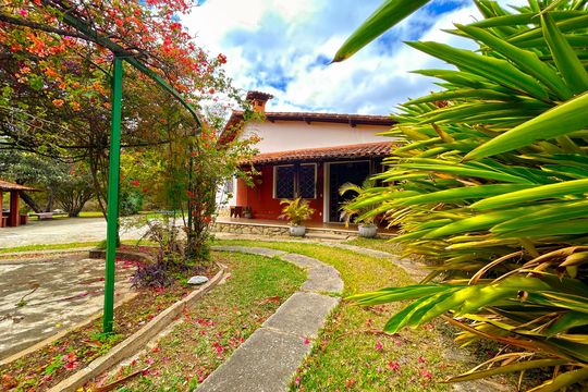 Casa à venda com 3 quartos, 6950m² em Pampulha, Belo Horizonte