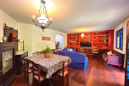 Casa à venda com 3 quartos, 6950m² em Pampulha, Belo Horizonte