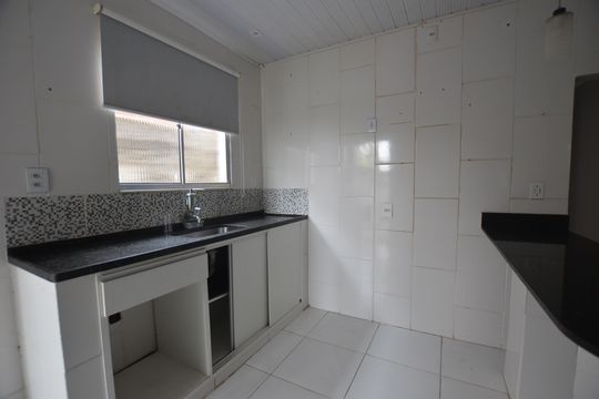 Cozinha de casa para alugar com 2 quartos, 60m² em Vila Militar, Rio de Janeiro