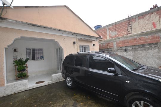 Fachada de casa para alugar com 2 quartos, 60m² em Vila Militar, Rio de Janeiro