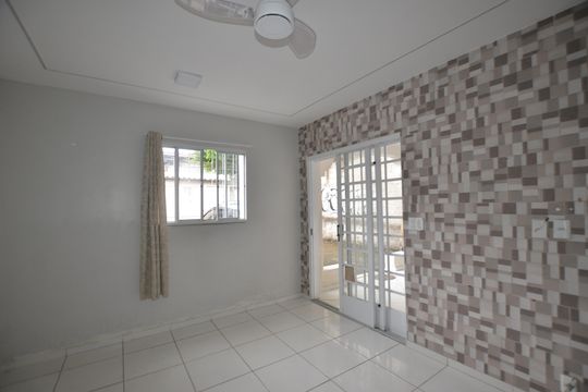Casa para alugar com 2 quartos, 60m² em Vila Militar, Rio de Janeiro