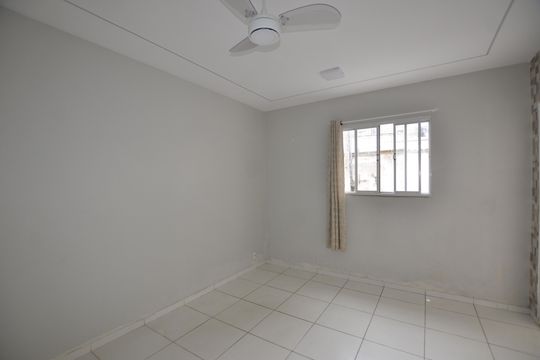 Sala de casa para alugar com 2 quartos, 60m² em Vila Militar, Rio de Janeiro
