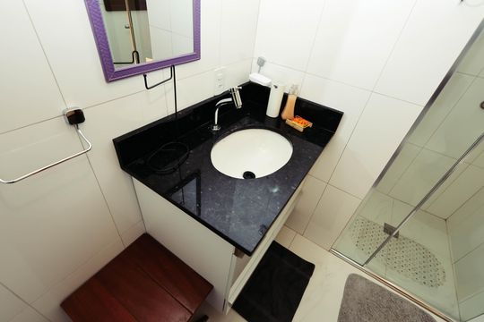 Banheiro de apartamento à venda com 2 quartos, 56m² em Vila Mariana, São Paulo