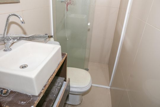 Banheiro  de casa para alugar com 2 quartos, 90m² em Vila Anastácio, São Paulo