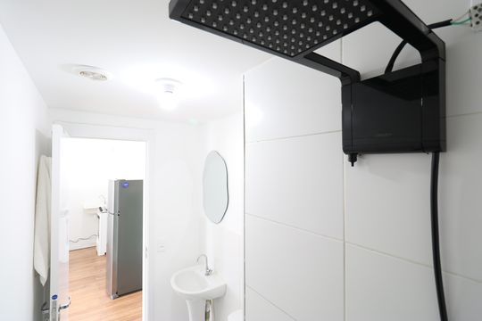 Banheiro  de apartamento para alugar com 2 quartos, 37m² em Bom Retiro, São Paulo