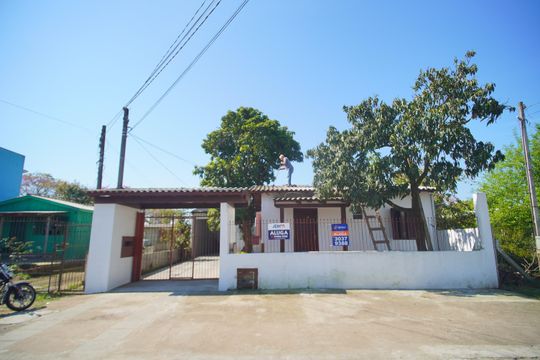 Fachada de casa para alugar com 2 quartos, 70m² em Santo Afonso, Novo Hamburgo