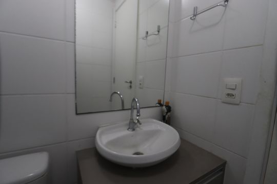 Banheiro Social de apartamento à venda com 3 quartos, 58m² em Parque São Lourenço, São Paulo