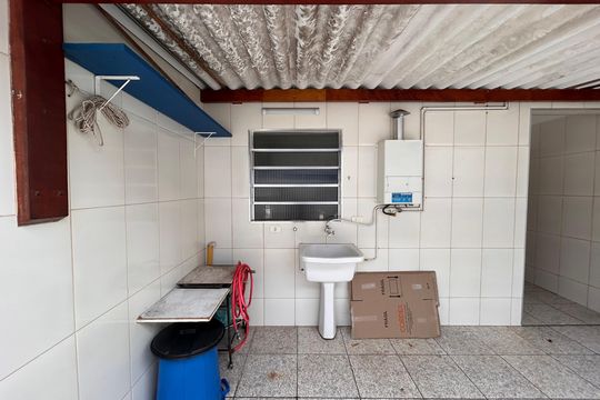 Quintal e área de serviço de apartamento para alugar com 2 quartos, 76m² em Vila Imperio, São Paulo