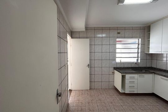 Cozinha de apartamento para alugar com 2 quartos, 76m² em Vila Imperio, São Paulo