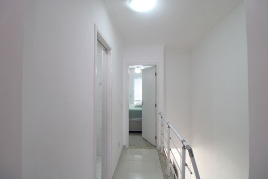 Corredor de casa de condomínio para alugar com 2 quartos, 65m² em Jardim Cristal, São Paulo