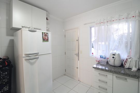 Cozinha de casa de condomínio para alugar com 2 quartos, 65m² em Jardim Cristal, São Paulo