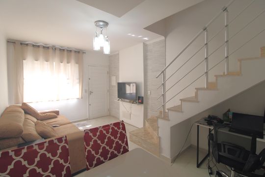 Sala de casa de condomínio para alugar com 2 quartos, 65m² em Jardim Cristal, São Paulo
