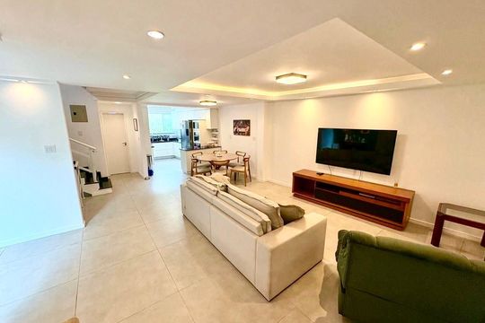 Casa de Condomínio à venda com 5 quartos, 500m² em Jardim Sulacap, Rio de Janeiro