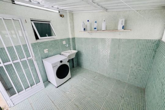 Área de serviço de casa de condomínio à venda com 5 quartos, 500m² em Jardim Sulacap, Rio de Janeiro