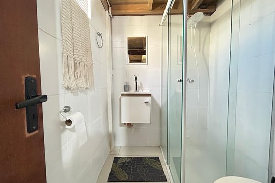 Banheiro  de casa para alugar com 1 quarto, 39m² em Campeche, Florianópolis