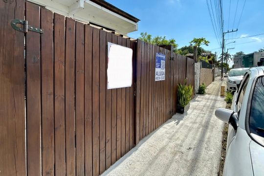 Fachada de casa para alugar com 1 quarto, 39m² em Campeche, Florianópolis