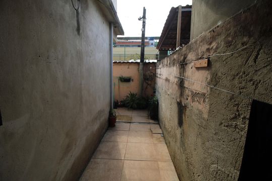 Quintal - Fundos de casa à venda com 4 quartos, 130m² em Vaz Lobo, Rio de Janeiro