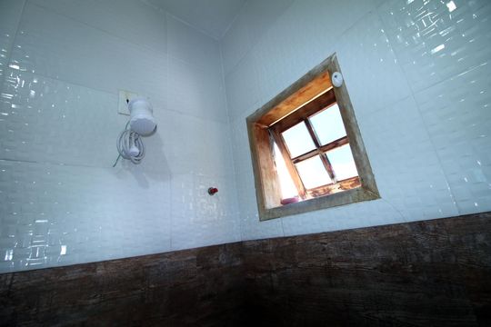 Banheiro Social de casa à venda com 4 quartos, 130m² em Vaz Lobo, Rio de Janeiro