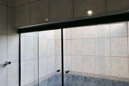 Banheiro da Suíte de casa para alugar com 3 quartos, 300m² em Jardim Leonor, Campinas