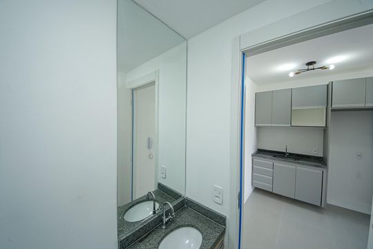 Banheiro de apartamento para alugar com 1 quarto, 27m² em Vila Ema, São Paulo