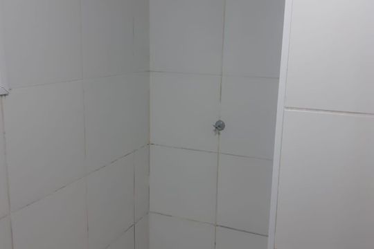 Banheiro de apartamento à venda com 2 quartos, 50m² em Jardim Centenario, Guarulhos