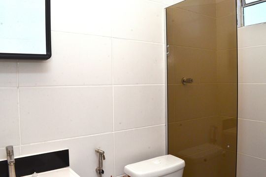 Banheiro de kitnet/studio para alugar com 1 quarto, 21m² em Lajedo, Belo Horizonte