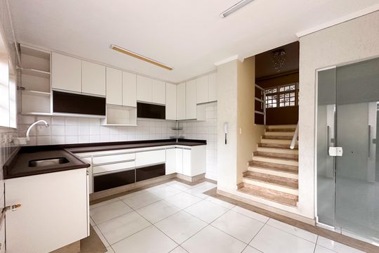 Cozinha de casa de condomínio à venda com 3 quartos, 173m² em Vila Euro, São Bernardo do Campo
