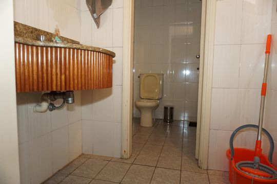 Banheiro 2 de casa para alugar com 4 quartos, 1276m² em Chácaras Ana Lúcia, Embu das Artes