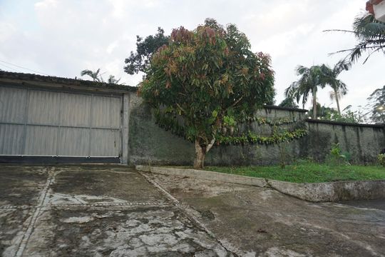 Garagem de casa para alugar com 4 quartos, 1276m² em Chácaras Ana Lúcia, Embu das Artes