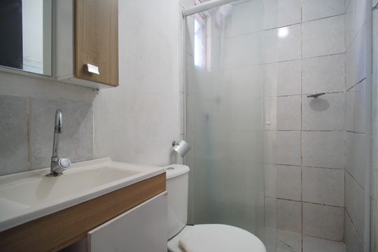 Banheiro de apartamento à venda com 2 quartos, 48m² em Canudos, Novo Hamburgo