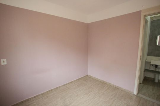 Quarto 1 de apartamento para alugar com 2 quartos, 56m² em Taquara, Rio de Janeiro