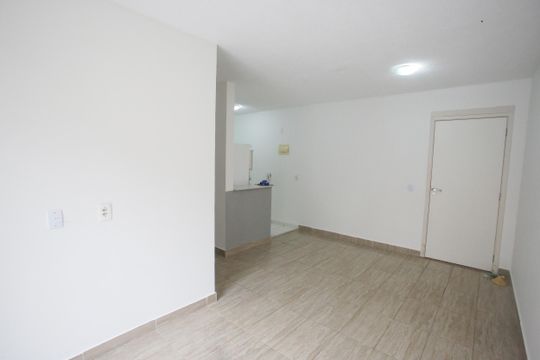 Sala de apartamento para alugar com 2 quartos, 56m² em Taquara, Rio de Janeiro