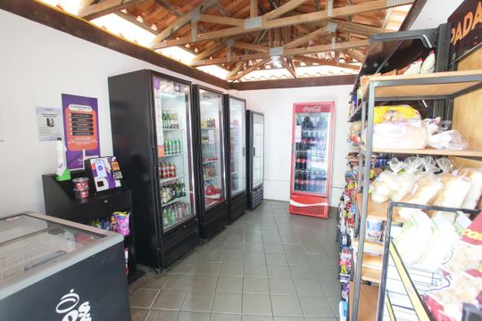 Mercadinho de apartamento para alugar com 2 quartos, 56m² em Taquara, Rio de Janeiro