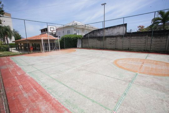Quadra de apartamento para alugar com 2 quartos, 56m² em Taquara, Rio de Janeiro