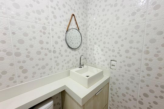 Banheiro de apartamento para alugar com 2 quartos, 38m² em Parque Maria Helena, São Paulo