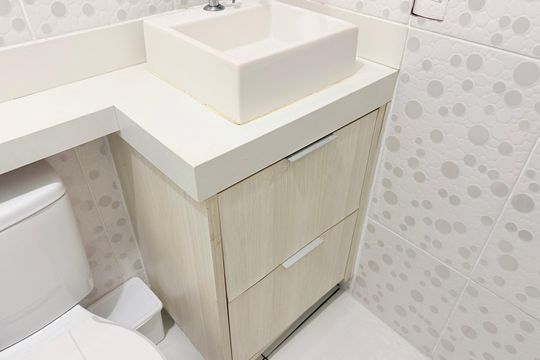 Banheiro de apartamento para alugar com 2 quartos, 38m² em Parque Maria Helena, São Paulo