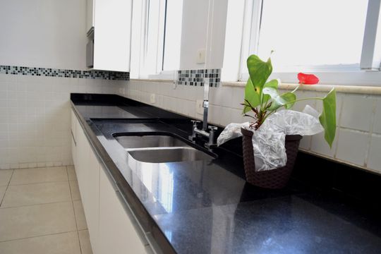 Cozinha de apartamento à venda com 3 quartos, 175m² em Jardins, São Paulo